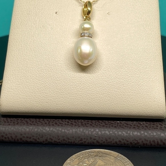10k Yellow Gold 2 Pearl Diamond Pendant Necklace NEW WITH BOX beautiful 18” - Picture 4 of 4
